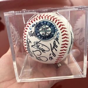 Seattle Mariners Collectors autographed ball!!